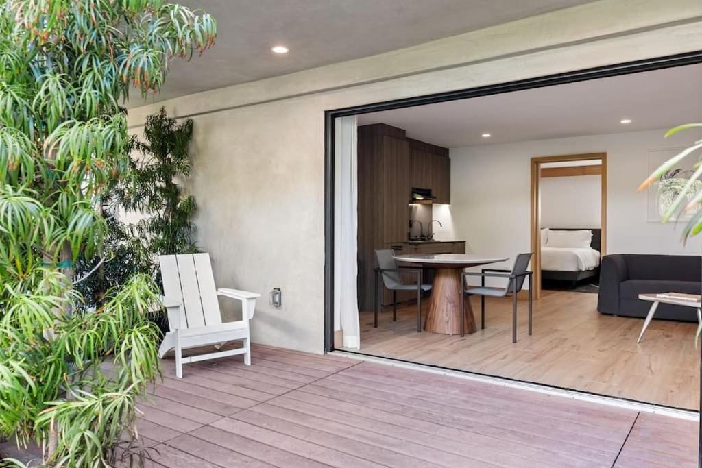 Malibu Sand Carbon Beach Suites Экстерьер фото