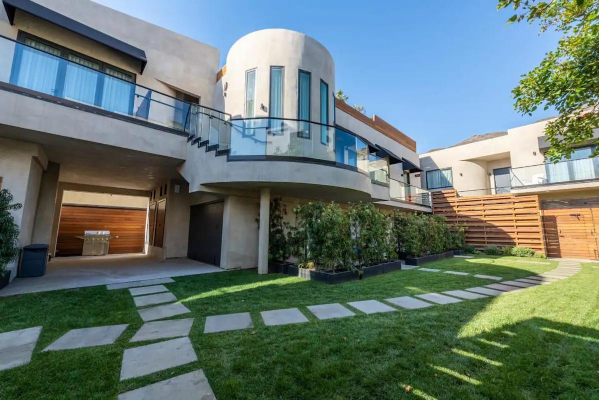 Malibu Sand Carbon Beach Suites Экстерьер фото