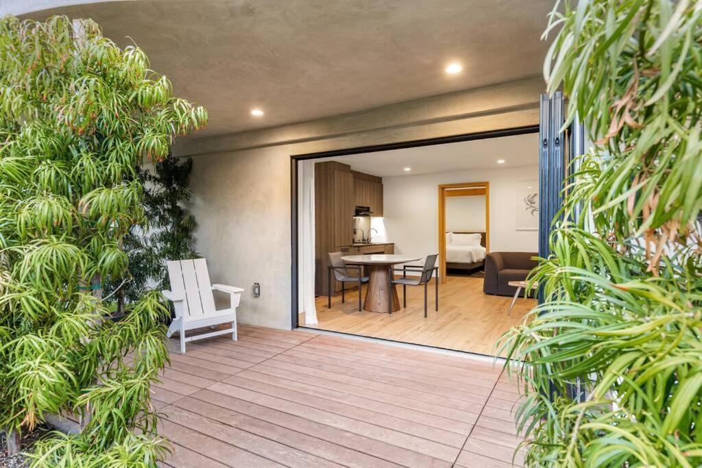 Malibu Sand Carbon Beach Suites Экстерьер фото