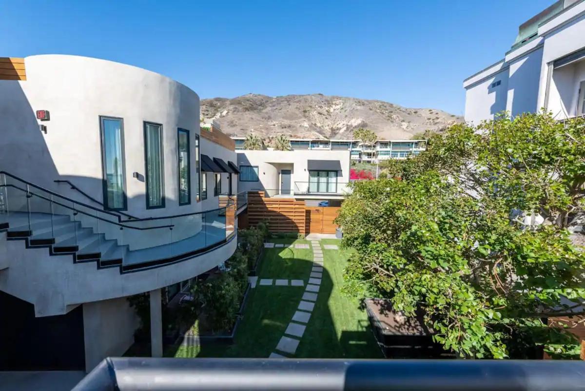 Malibu Sand Carbon Beach Suites Экстерьер фото