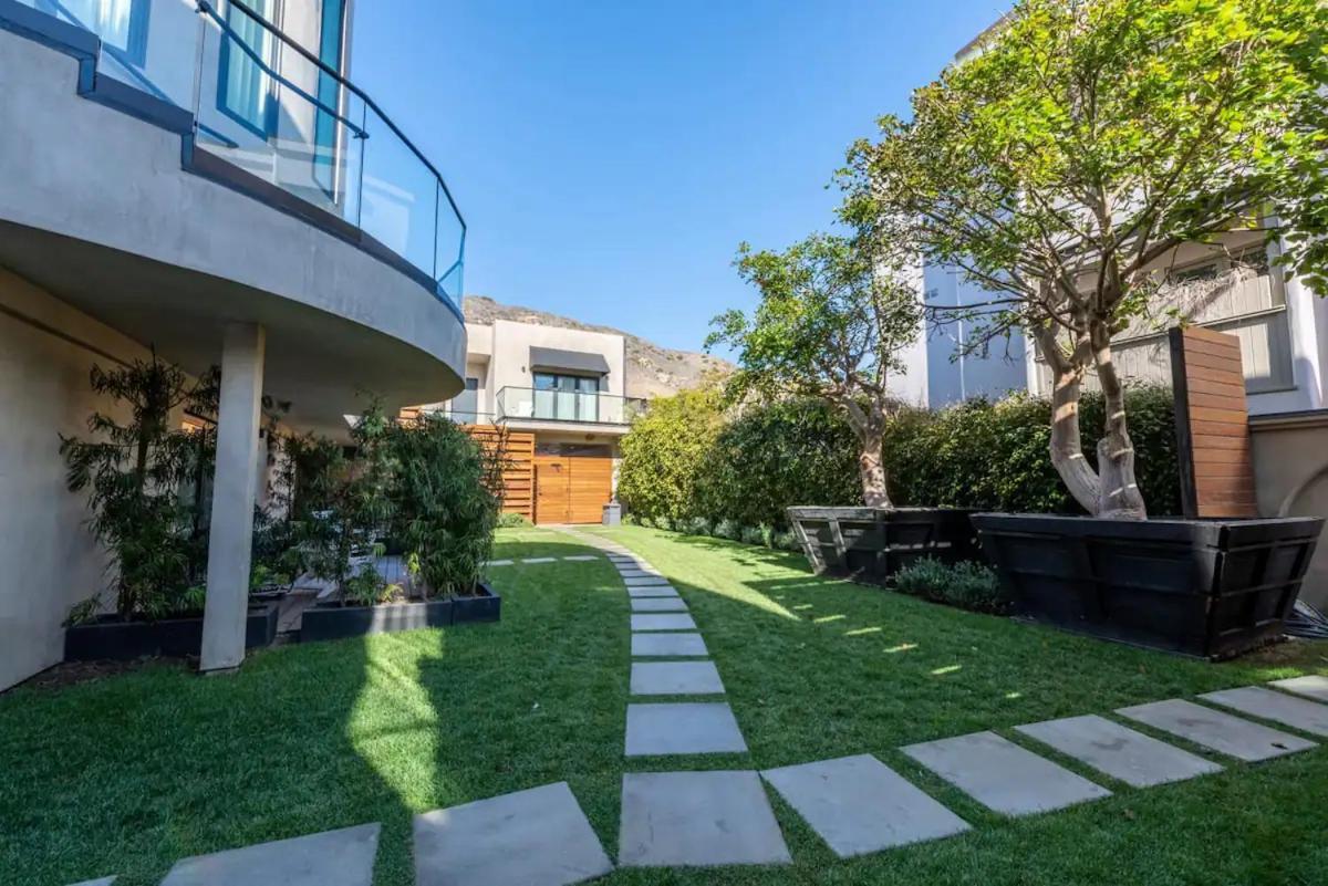 Malibu Sand Carbon Beach Suites Экстерьер фото
