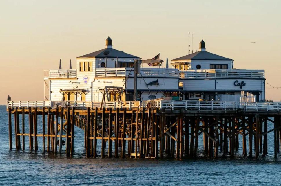 Malibu Sand Carbon Beach Suites Экстерьер фото