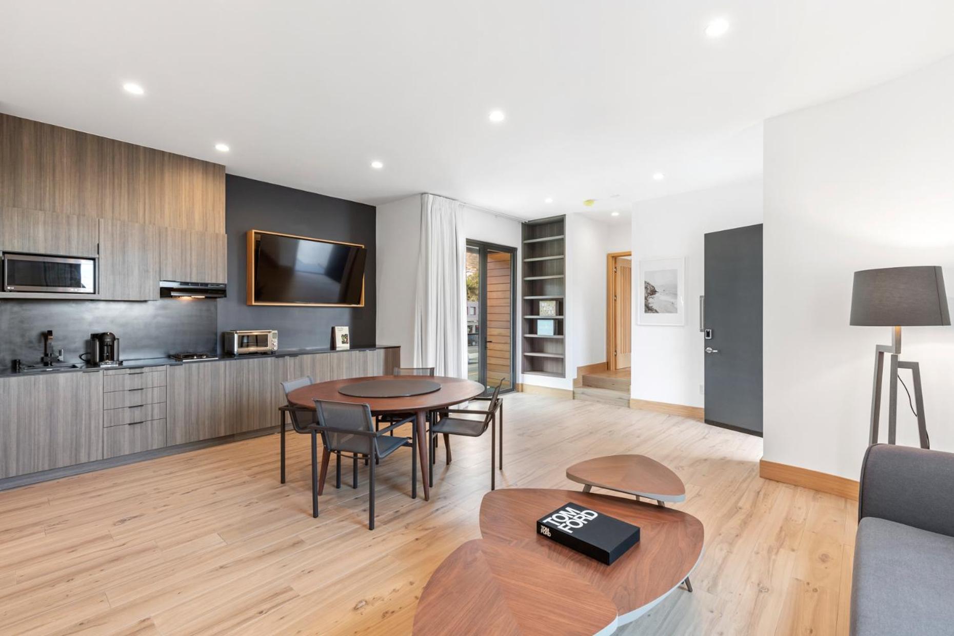 Malibu Sand Carbon Beach Suites Экстерьер фото