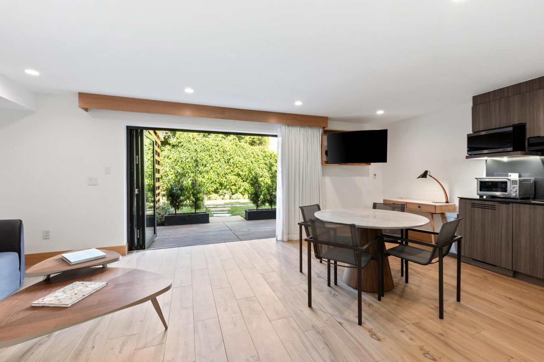 Malibu Sand Carbon Beach Suites Экстерьер фото