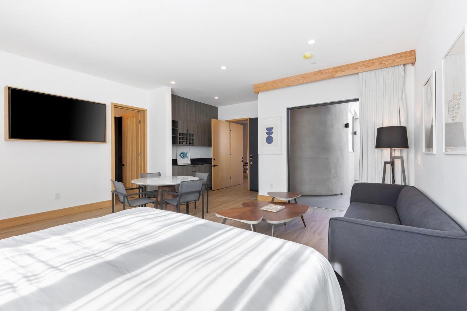 Malibu Sand Carbon Beach Suites Экстерьер фото