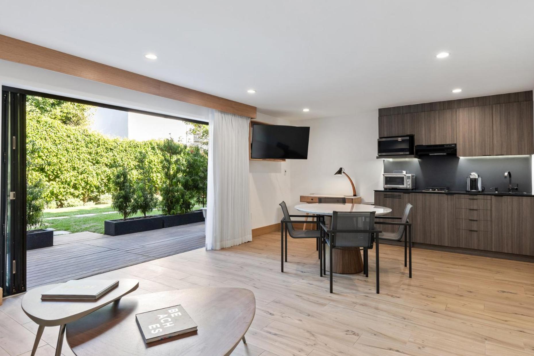 Malibu Sand Carbon Beach Suites Экстерьер фото
