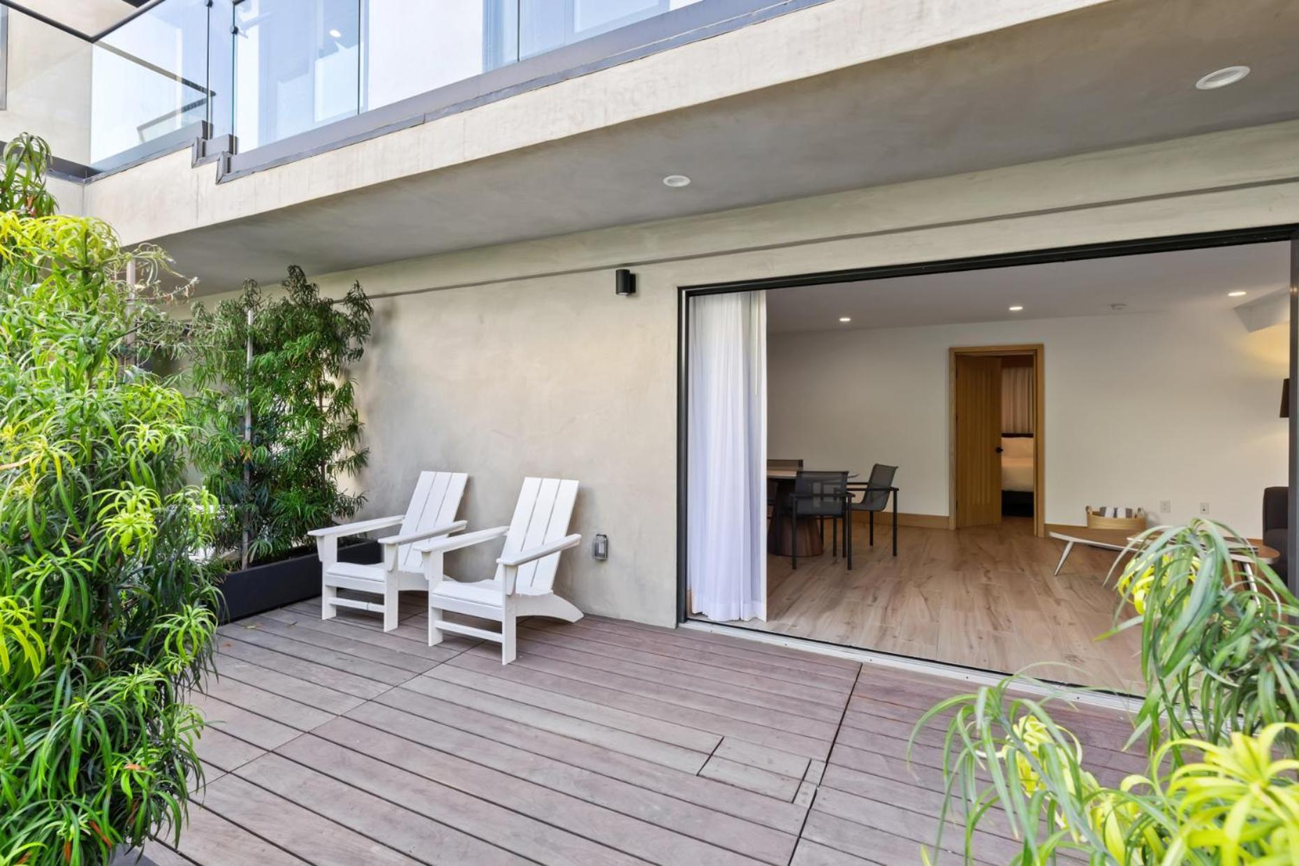 Malibu Sand Carbon Beach Suites Экстерьер фото