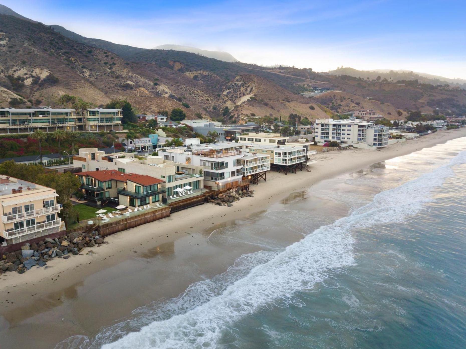 Malibu Sand Carbon Beach Suites Экстерьер фото