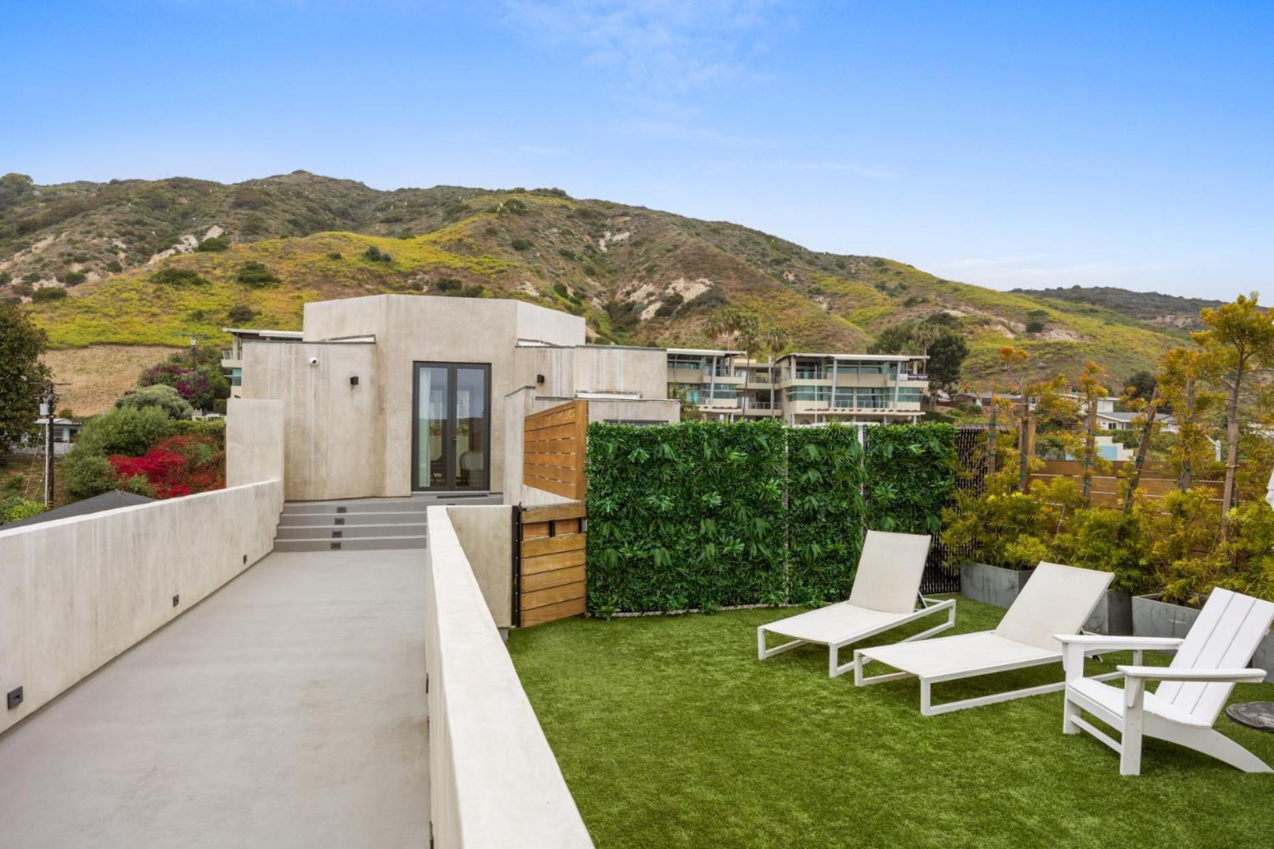 Malibu Sand Carbon Beach Suites Экстерьер фото