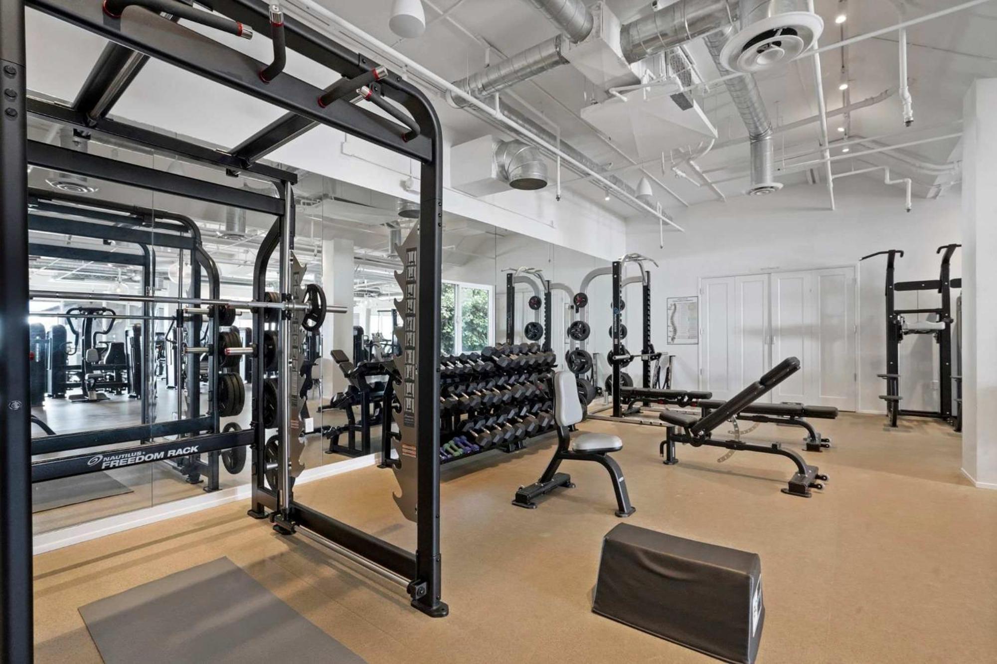 Malibu Sand Carbon Beach Suites Экстерьер фото