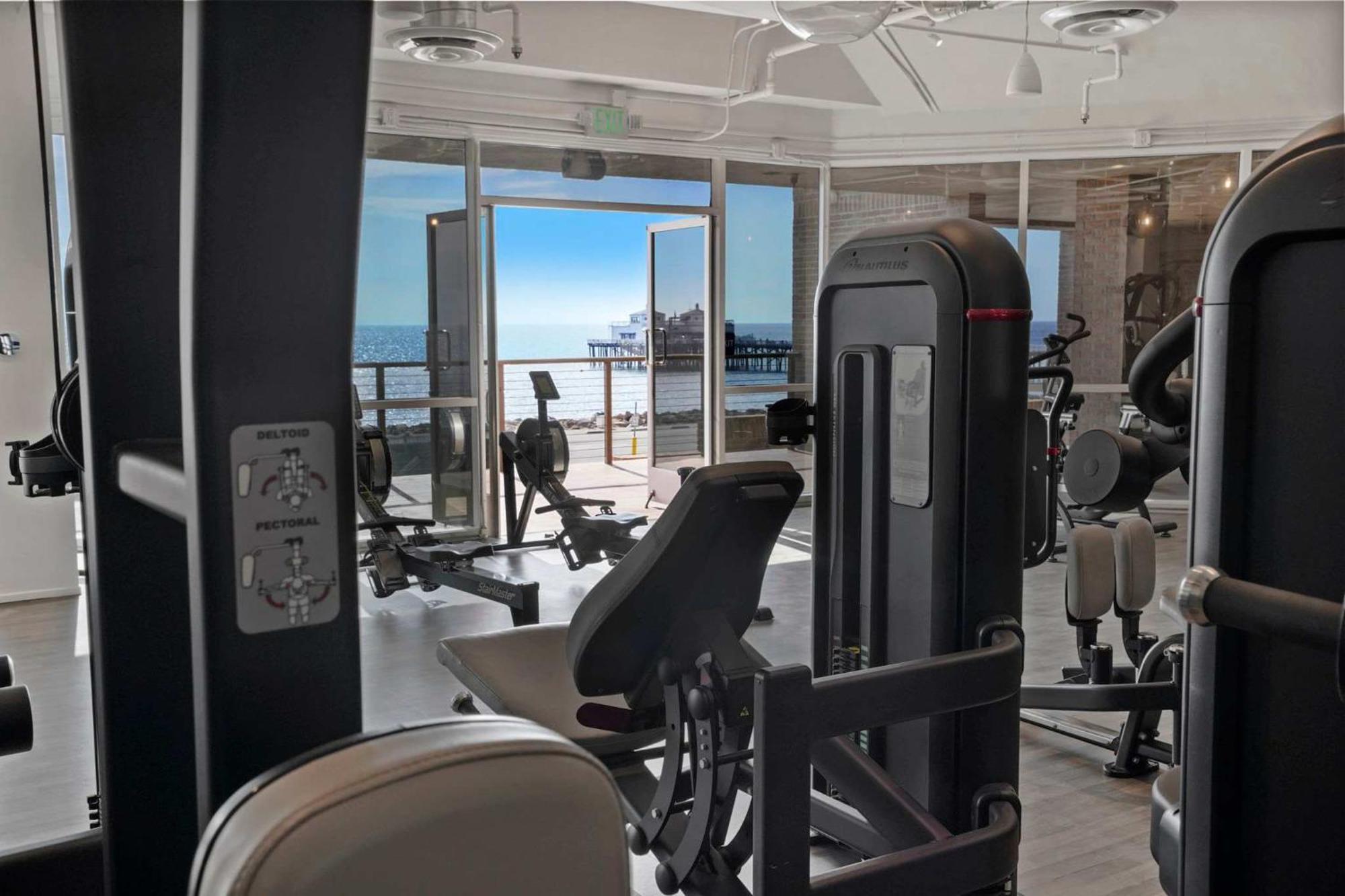 Malibu Sand Carbon Beach Suites Экстерьер фото